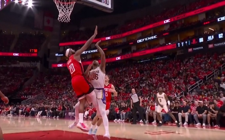 kaiyun-还不收兵？斯玛特反击打进加罚 要害被奥科吉顶到但吹普通犯规